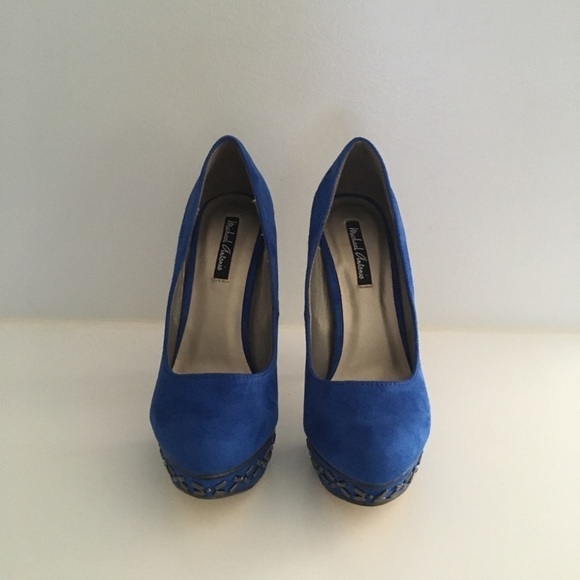 Blue Pump with Stud Accents and Island Platform - Picture 5 of 6